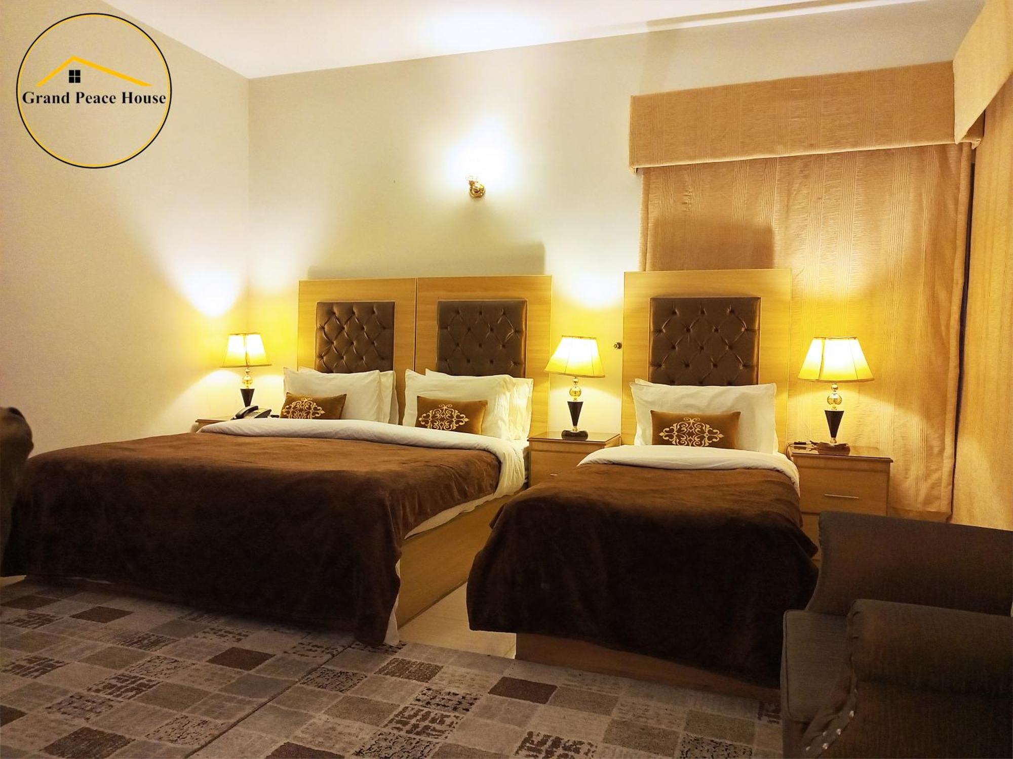 Grand Peace House II Bed & Breakfast อิสลามาบัด ภายนอก รูปภาพ