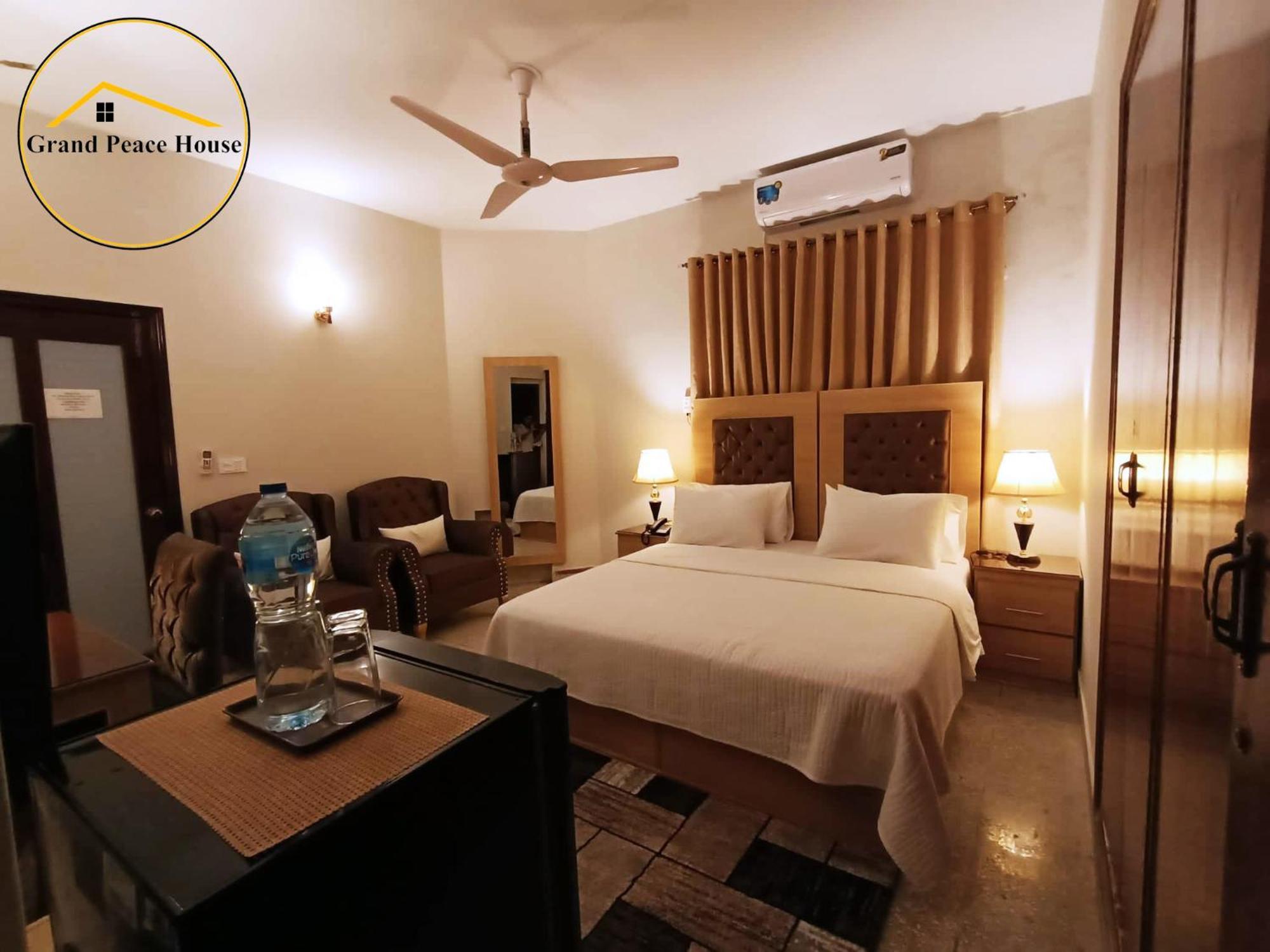 Grand Peace House II Bed & Breakfast อิสลามาบัด ภายนอก รูปภาพ