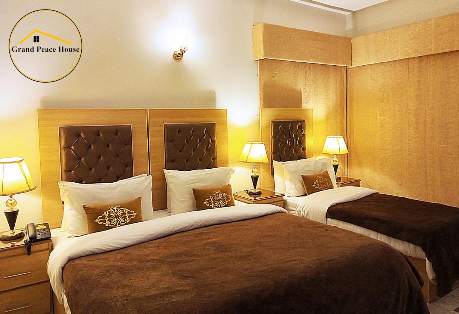 Grand Peace House II Bed & Breakfast อิสลามาบัด ภายนอก รูปภาพ