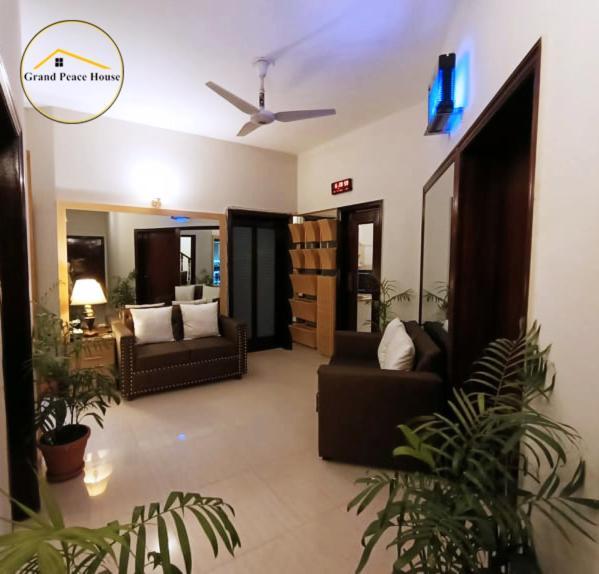 Grand Peace House II Bed & Breakfast อิสลามาบัด ภายนอก รูปภาพ